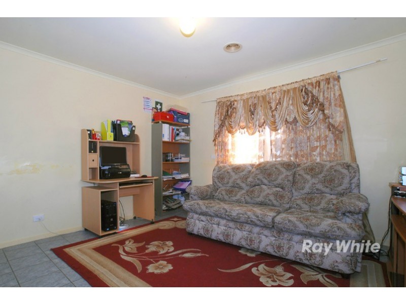 6 Gowrie Place, Cranbourne West VIC 3977