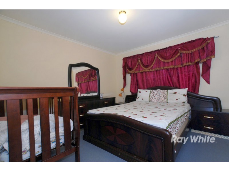 6 Gowrie Place, Cranbourne West VIC 3977