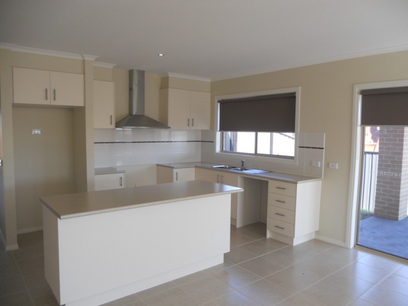 89 Heather Grove, Clyde North VIC 3978