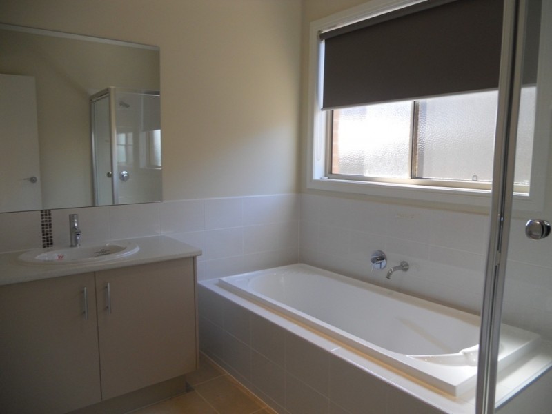 89 Heather Grove, Clyde North VIC 3978