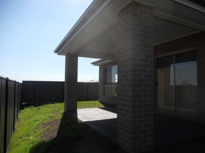 89 Heather Grove, Clyde North VIC 3978