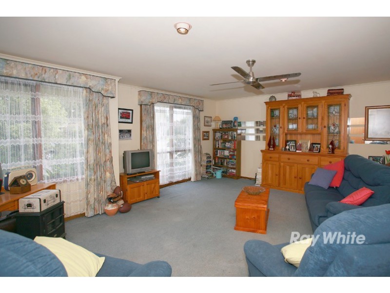 1 Frances Crescent, Cranbourne North VIC 3977