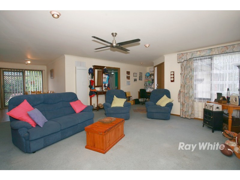 1 Frances Crescent, Cranbourne North VIC 3977