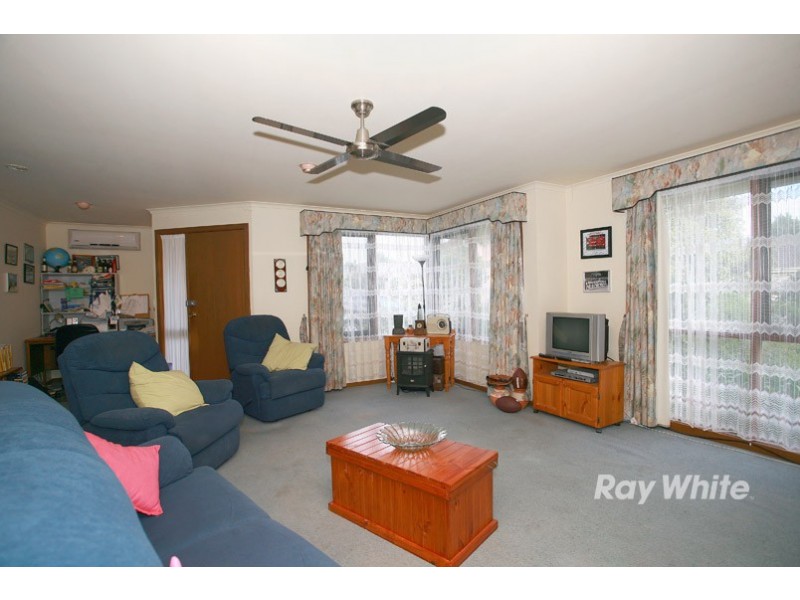 1 Frances Crescent, Cranbourne North VIC 3977