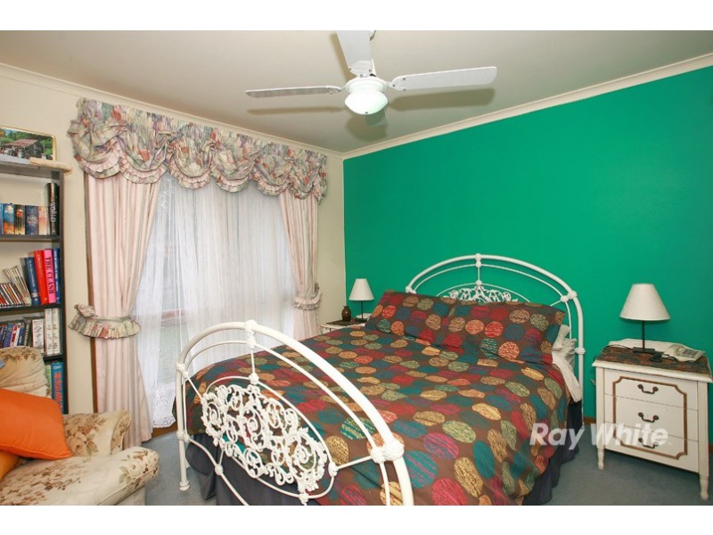 1 Frances Crescent, Cranbourne North VIC 3977