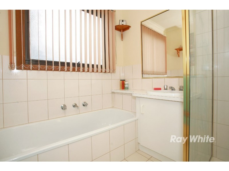 1 Frances Crescent, Cranbourne North VIC 3977