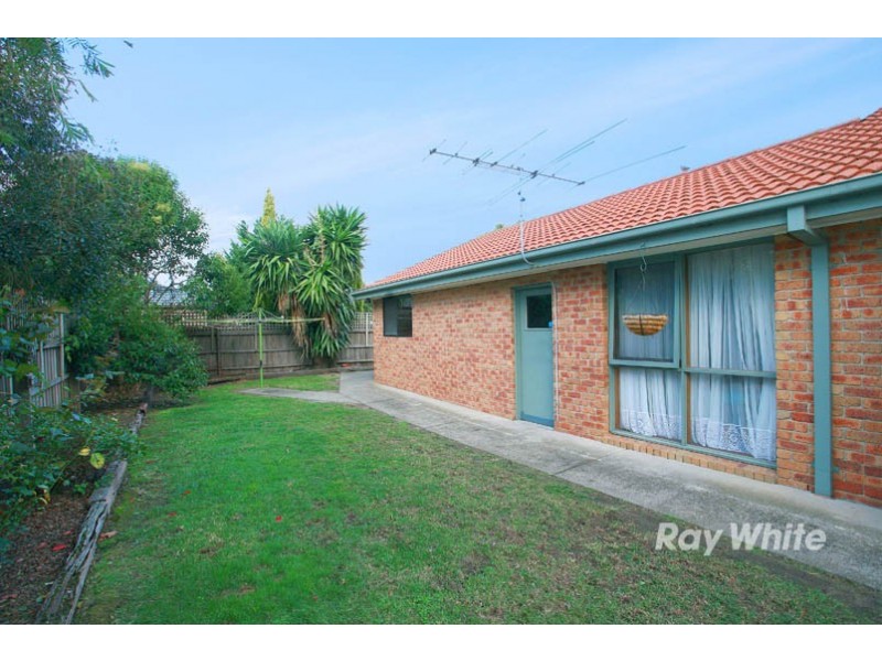 1 Frances Crescent, Cranbourne North VIC 3977
