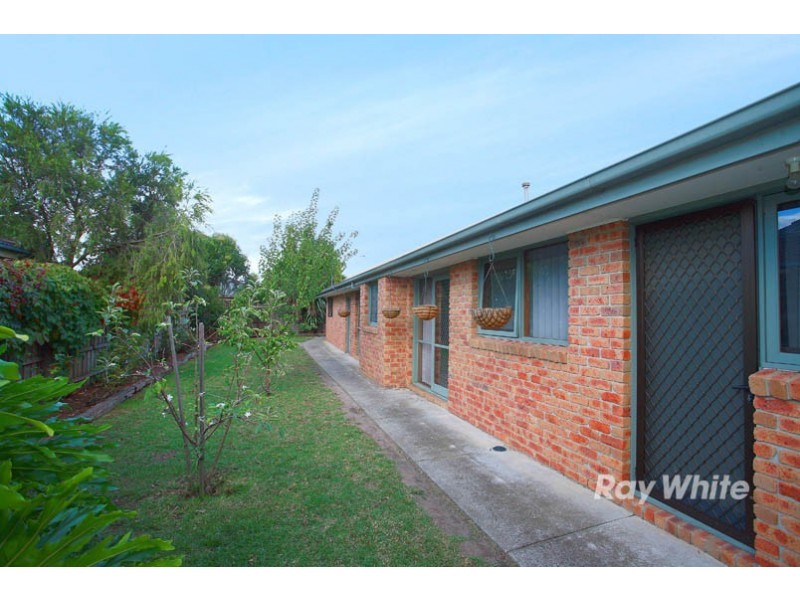 1 Frances Crescent, Cranbourne North VIC 3977