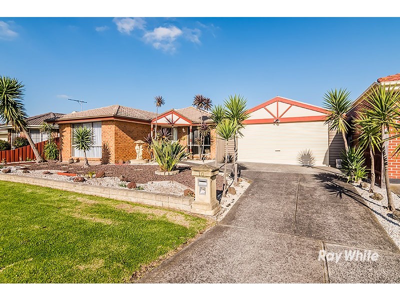 10 Landau Court, Cranbourne North VIC 3977