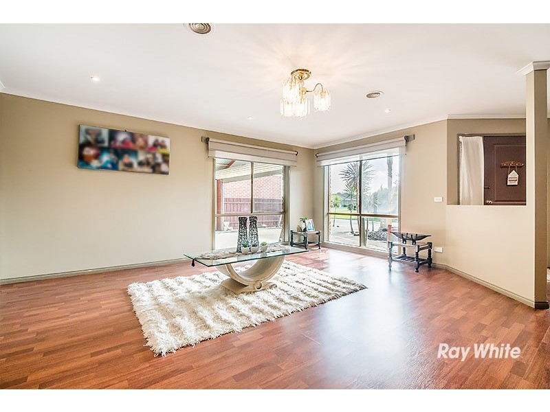 10 Landau Court, Cranbourne North VIC 3977