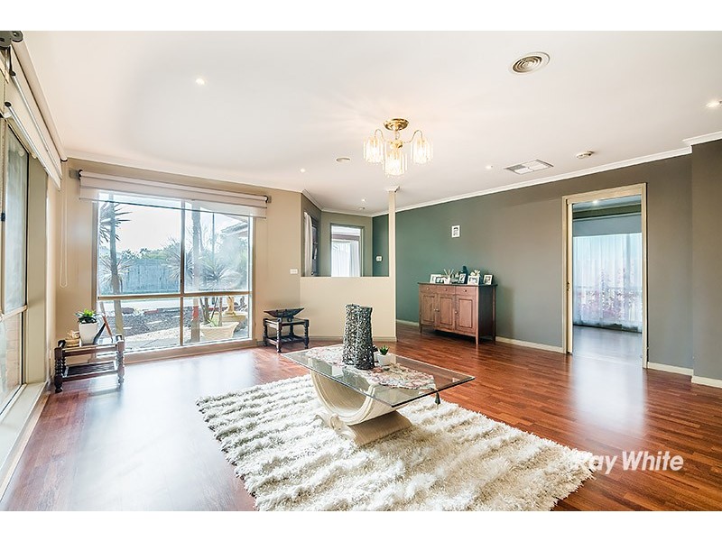 10 Landau Court, Cranbourne North VIC 3977