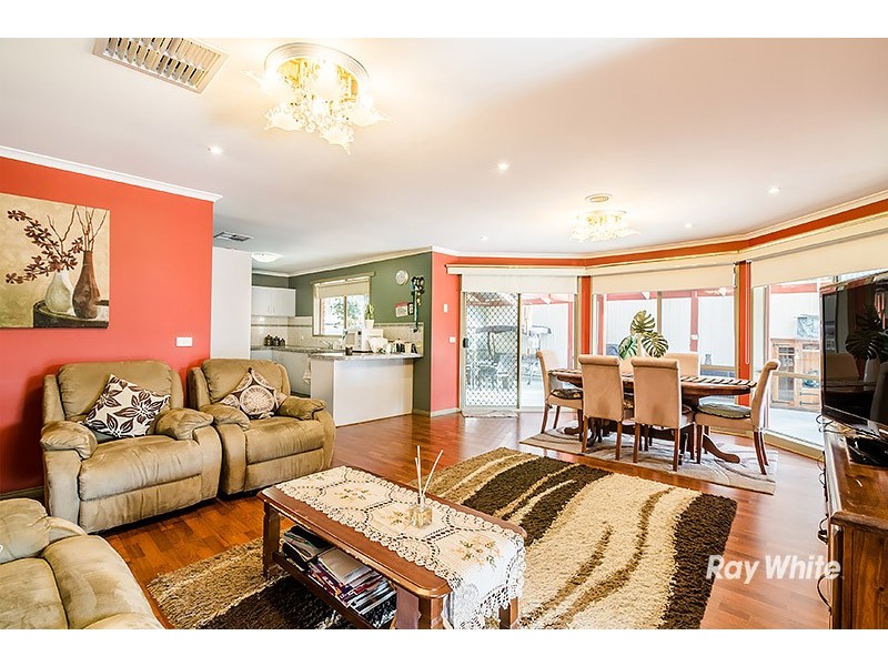 10 Landau Court, Cranbourne North VIC 3977