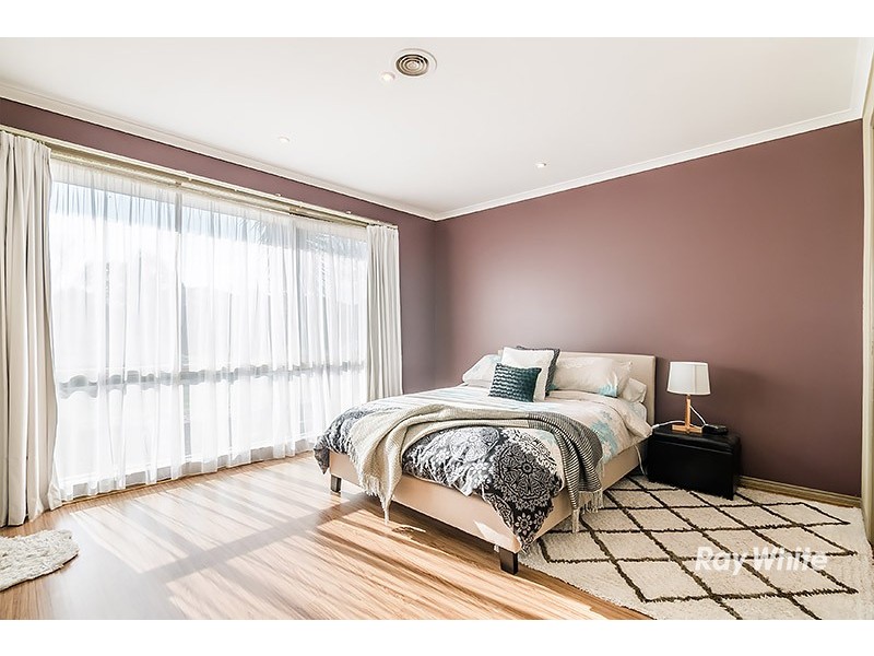 10 Landau Court, Cranbourne North VIC 3977