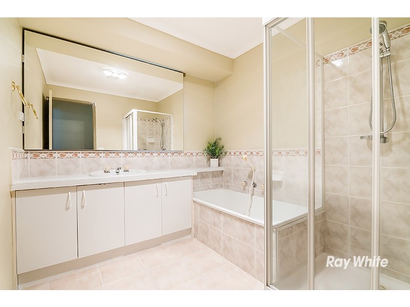 10 Landau Court, Cranbourne North VIC 3977