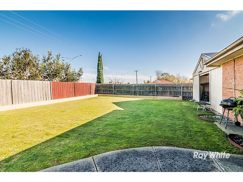 10 Landau Court, Cranbourne North VIC 3977