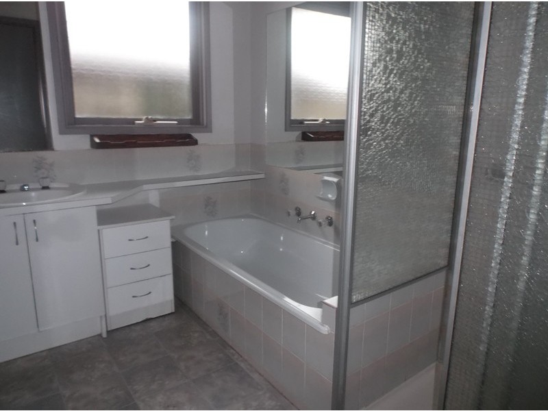 63 Monahans Road, Cranbourne West VIC 3977