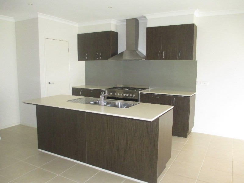 21 Autumn Fields Drive, Cranbourne North VIC 3977