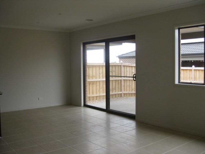 21 Autumn Fields Drive, Cranbourne North VIC 3977