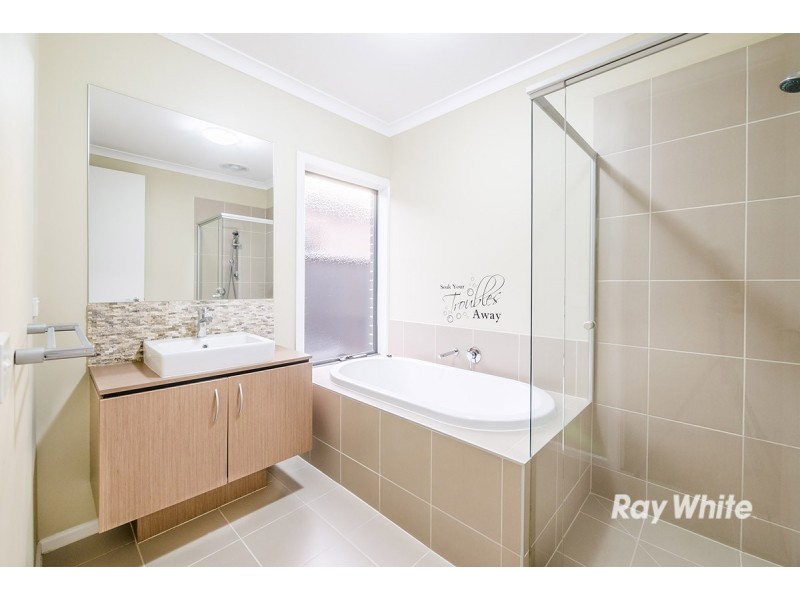 6 Sagan Drive, Cranbourne North VIC 3977