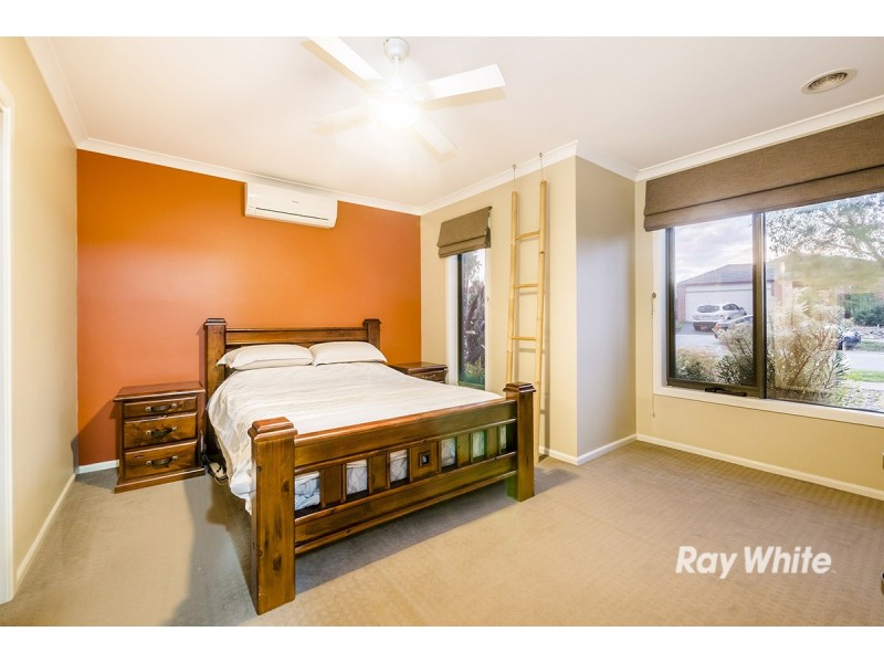 6 Sagan Drive, Cranbourne North VIC 3977