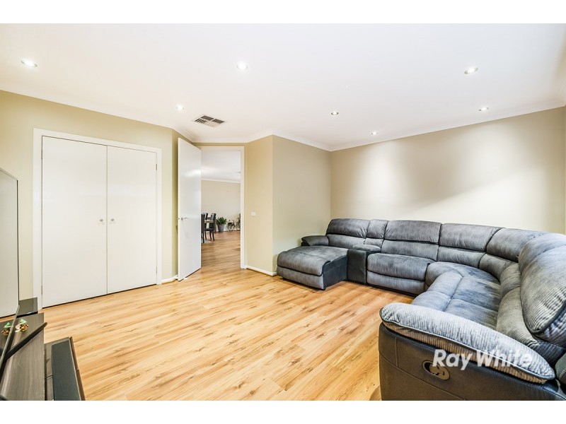 6 Sagan Drive, Cranbourne North VIC 3977