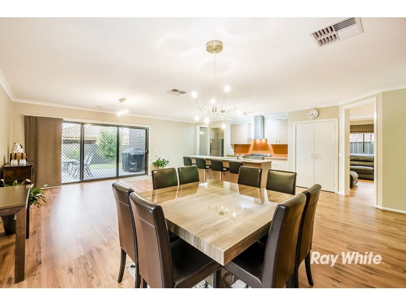 6 Sagan Drive, Cranbourne North VIC 3977