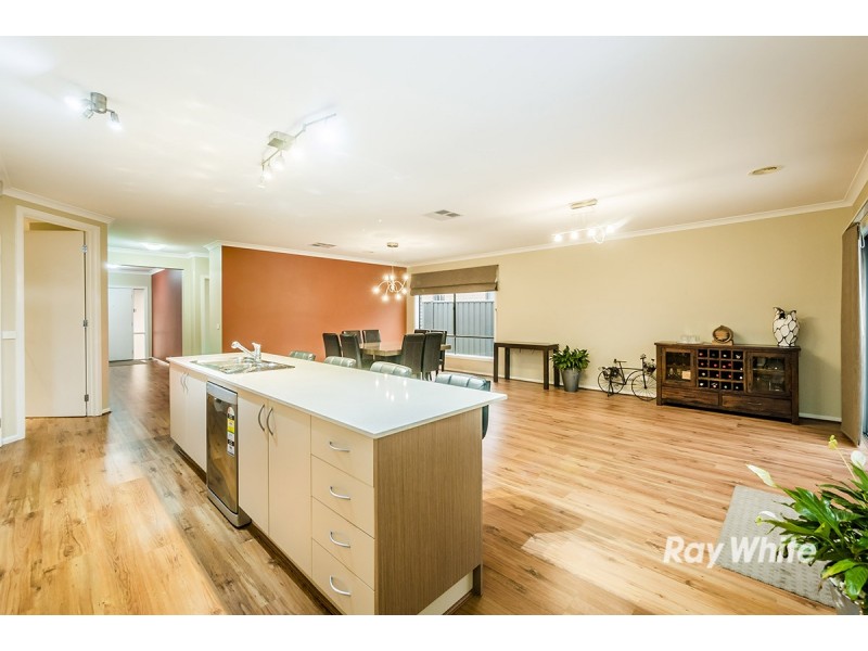 6 Sagan Drive, Cranbourne North VIC 3977