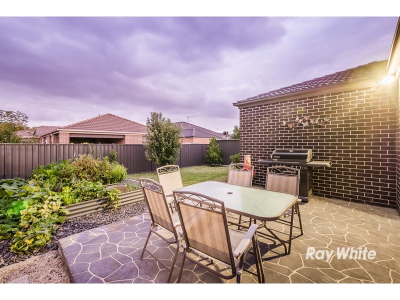 6 Sagan Drive, Cranbourne North VIC 3977