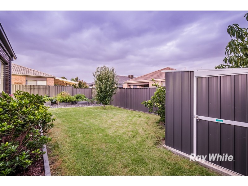 6 Sagan Drive, Cranbourne North VIC 3977