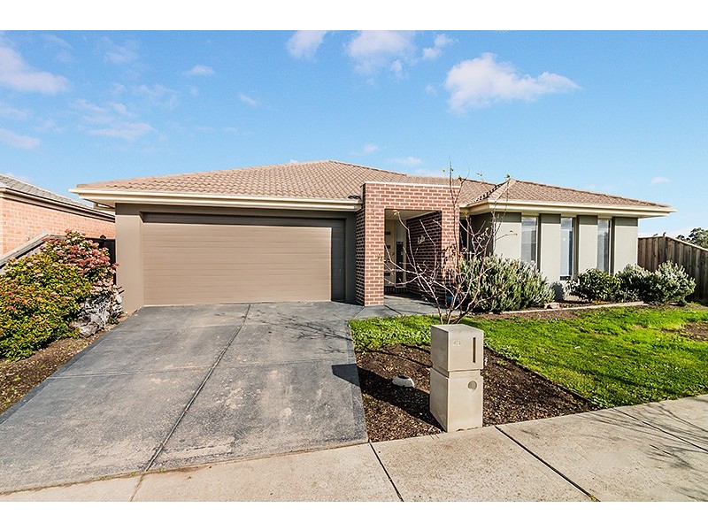 29 Blackledge Drive, Cranbourne East VIC 3977