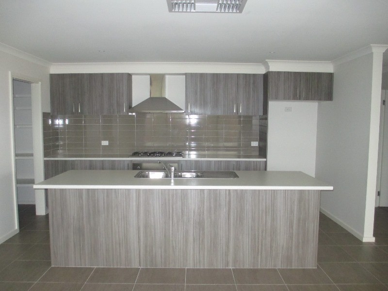 29 Blackledge Drive, Cranbourne East VIC 3977