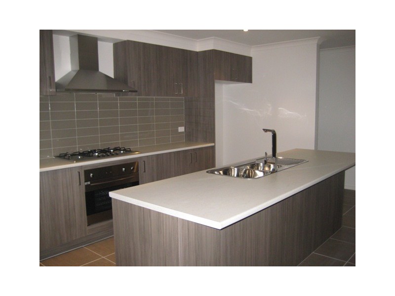 29 Blackledge Drive, Cranbourne East VIC 3977