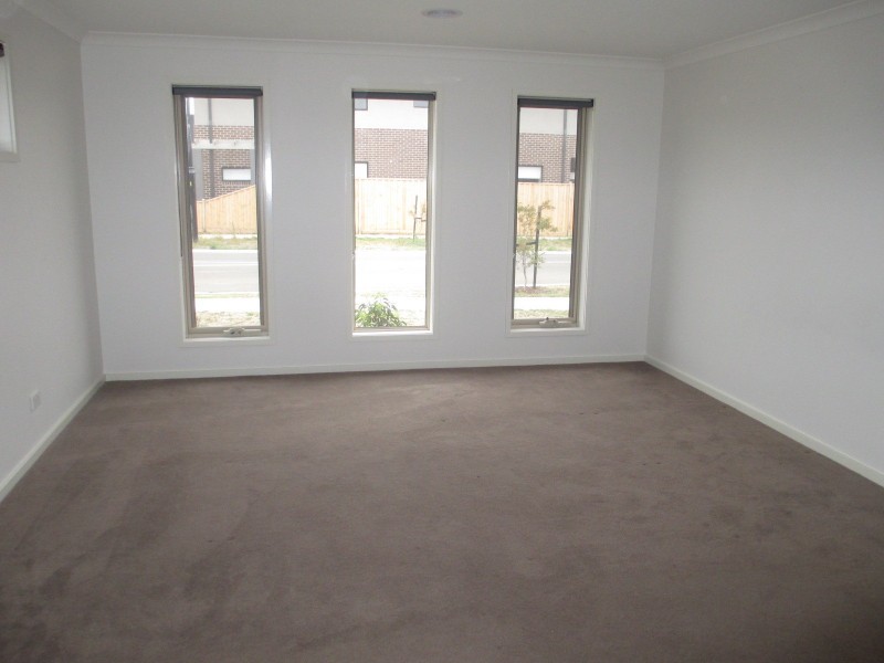 29 Blackledge Drive, Cranbourne East VIC 3977