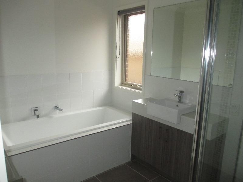 29 Blackledge Drive, Cranbourne East VIC 3977