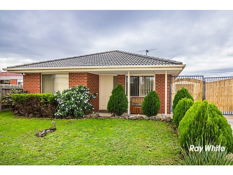 27 Glenaire Crescent, Cranbourne VIC 3977
