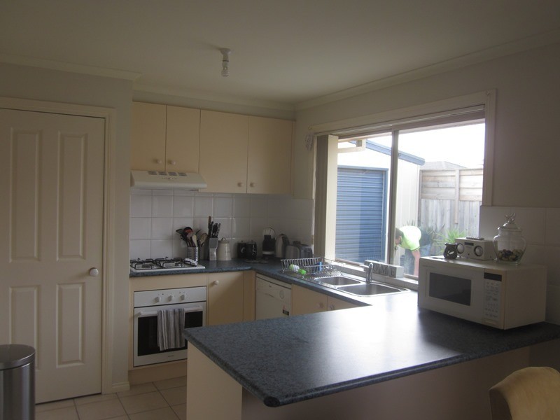 27 Glenaire Crescent, Cranbourne VIC 3977