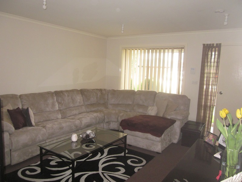 27 Glenaire Crescent, Cranbourne VIC 3977