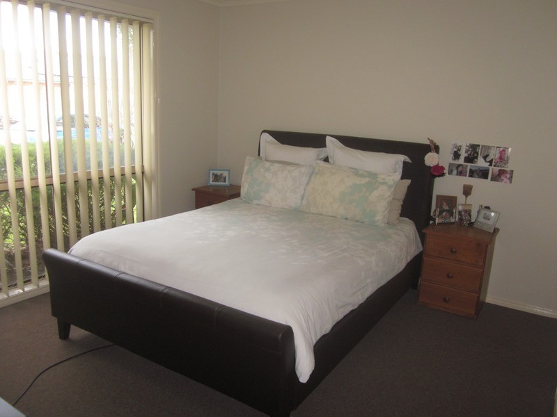 27 Glenaire Crescent, Cranbourne VIC 3977