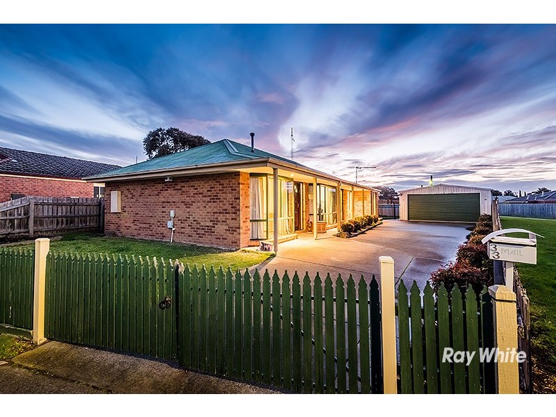 33 Navarre Drive, Cranbourne West VIC 3977