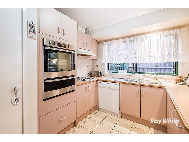 33 Navarre Drive, Cranbourne West VIC 3977