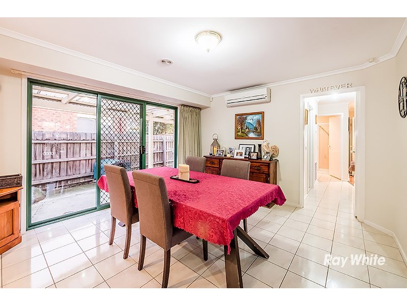 33 Navarre Drive, Cranbourne West VIC 3977