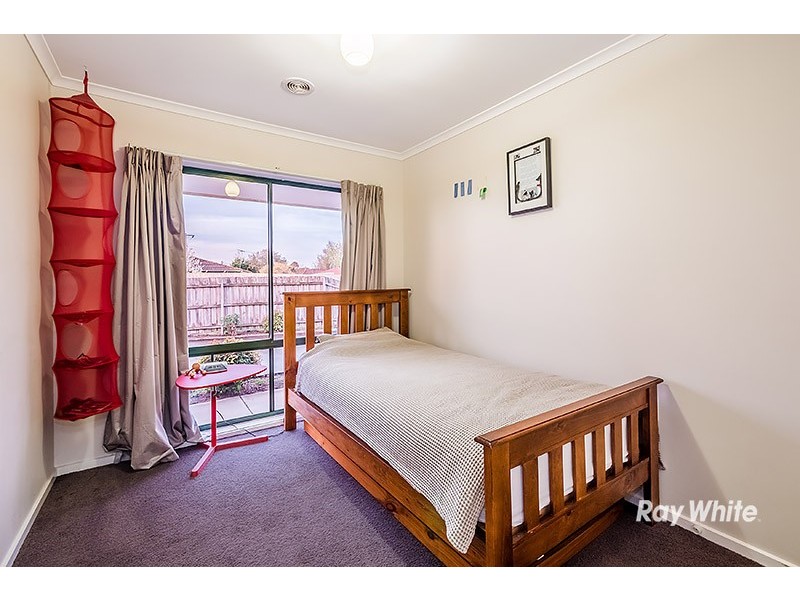 33 Navarre Drive, Cranbourne West VIC 3977