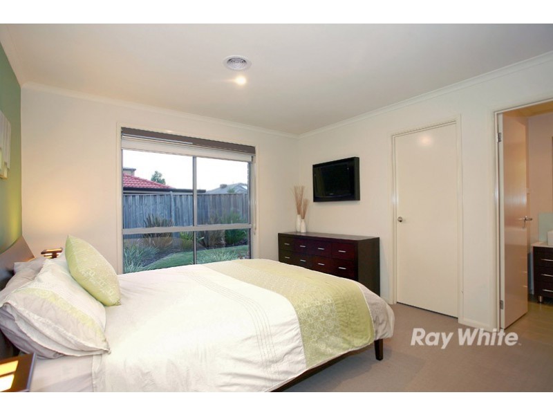 7 Melington Drive, Lyndhurst VIC 3975