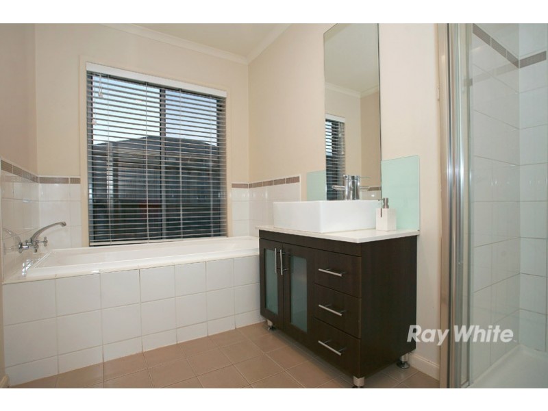 7 Melington Drive, Lyndhurst VIC 3975