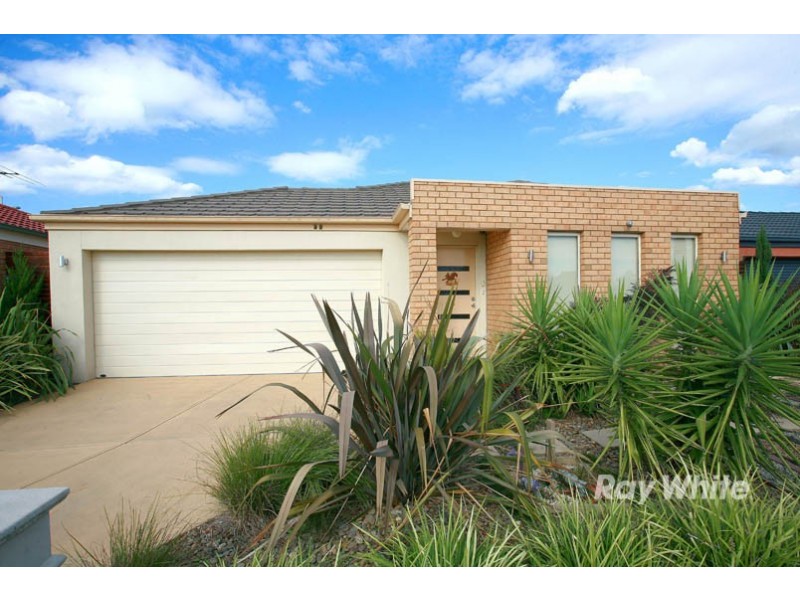 32 Greenaway Terrace, Cranbourne East VIC 3977