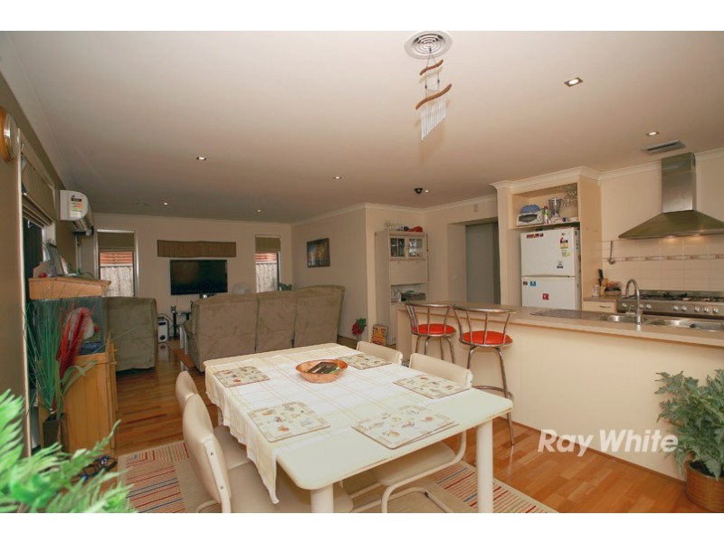 32 Greenaway Terrace, Cranbourne East VIC 3977