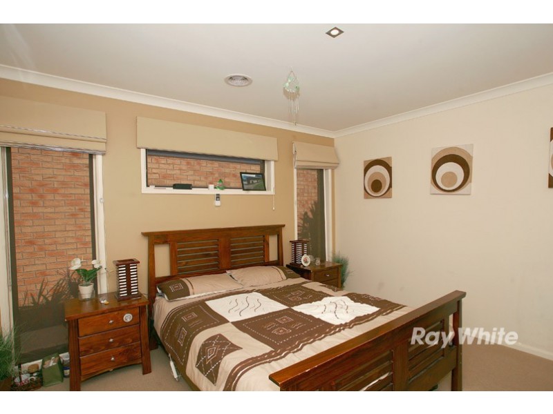 32 Greenaway Terrace, Cranbourne East VIC 3977