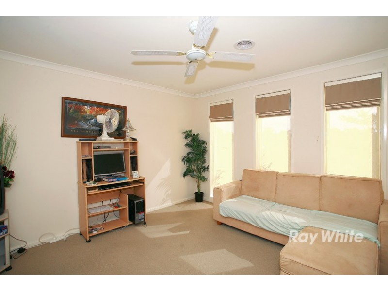 32 Greenaway Terrace, Cranbourne East VIC 3977