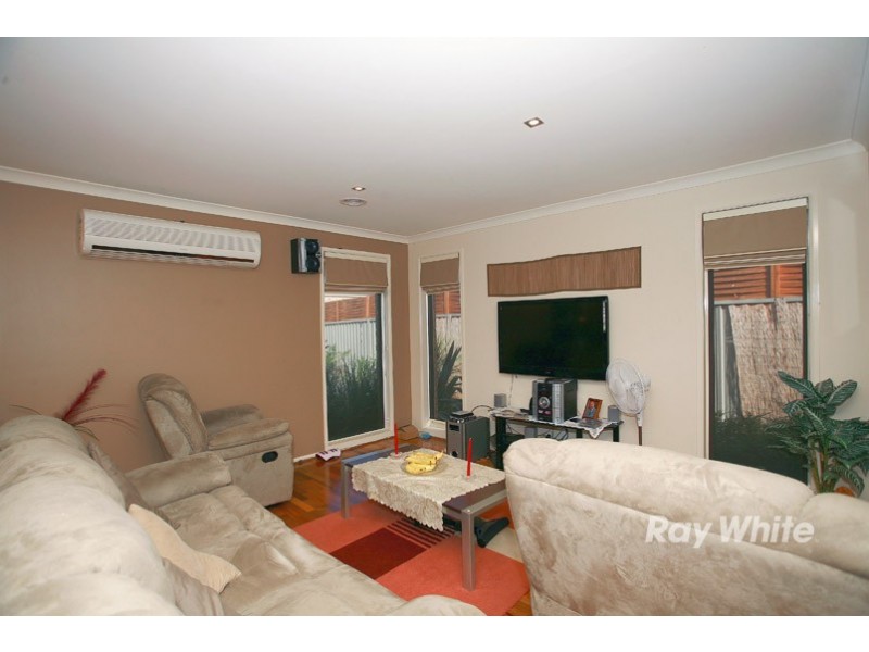 32 Greenaway Terrace, Cranbourne East VIC 3977