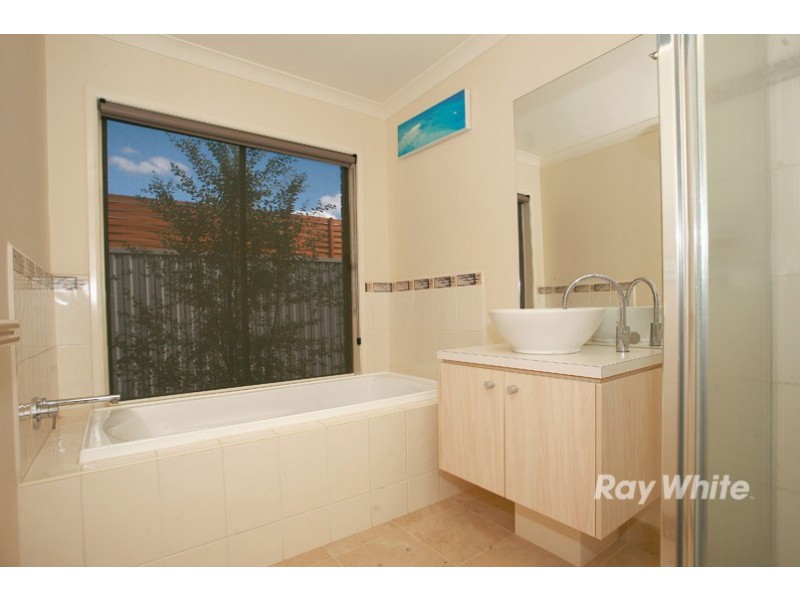 32 Greenaway Terrace, Cranbourne East VIC 3977